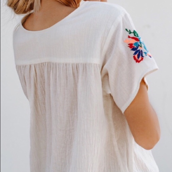 Colorful floral embroidered Top - Picture 4 of 6